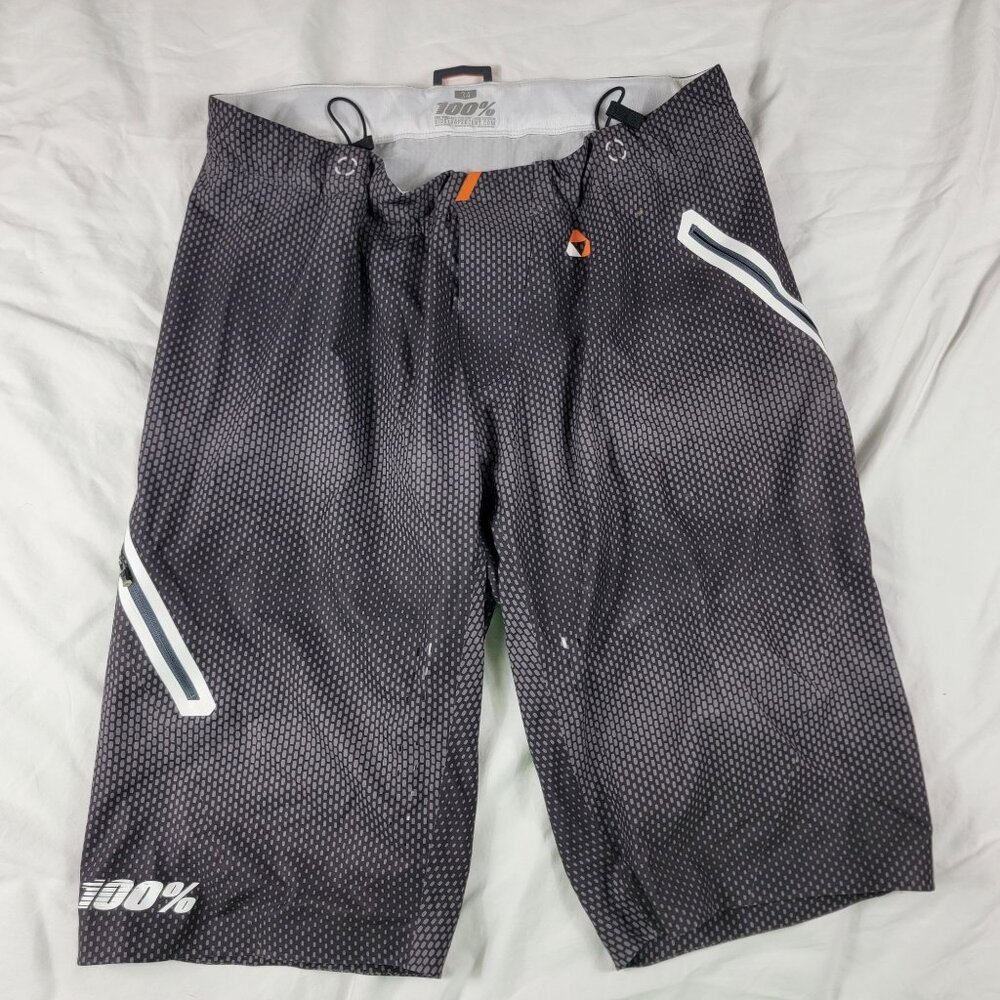 100% Celium Mens 34 Black Bike Shorts Summer Mountains Casual Athletic Comfort